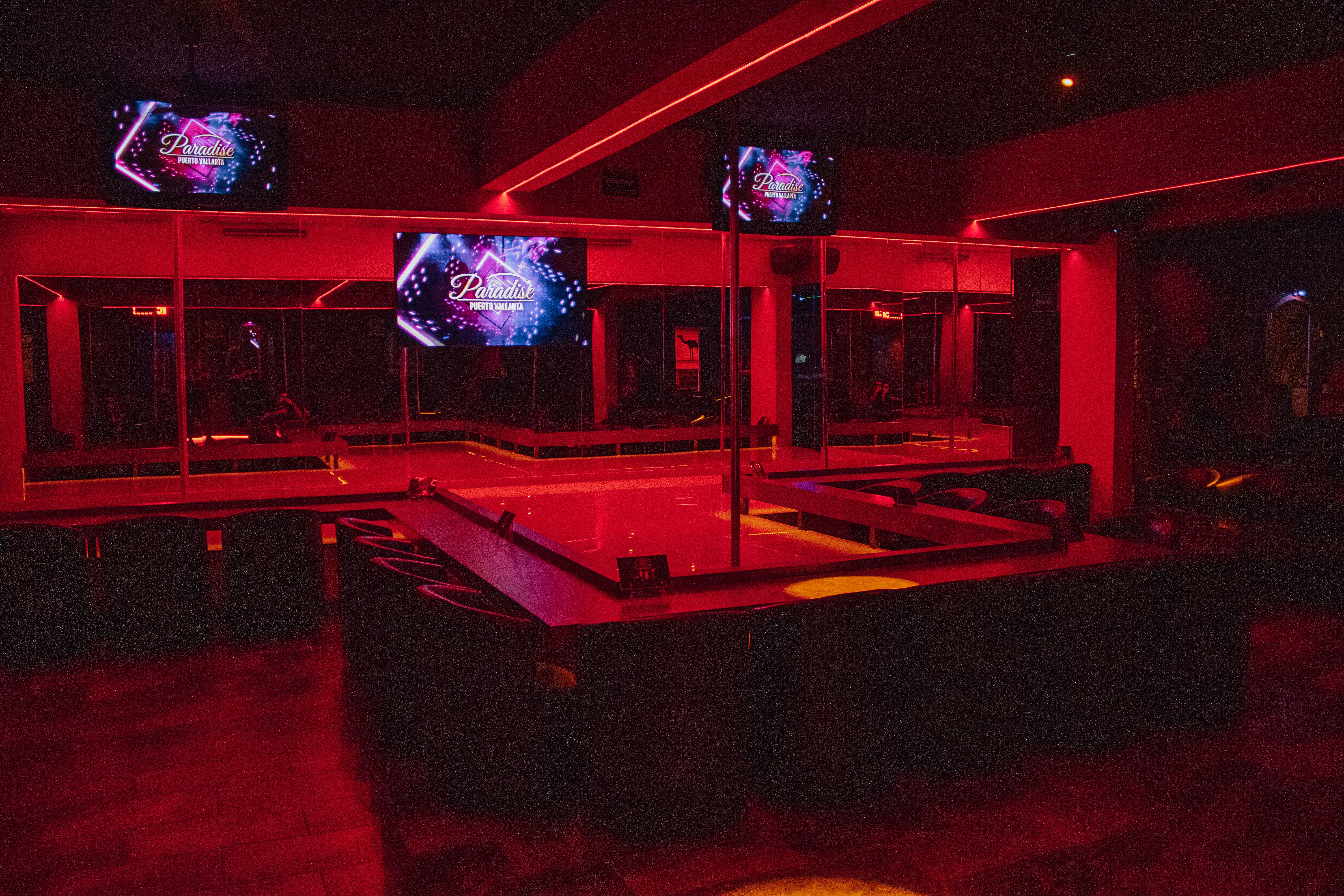 Show especial en el club strip clubs